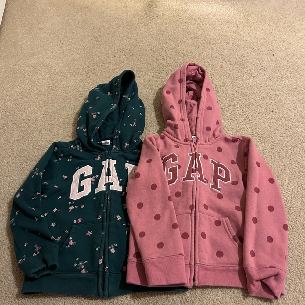 2 size 5t gap sweatshirts